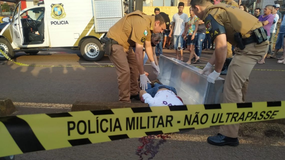 HOMEM É ASSASSINADO A TIROS NA PERIMETRAL E JOVEM É BALEADA DE RASPÃO EM CAMPO MOURÃO HOMEM É ASSASSINADO A TIROS NA PERIMETRAL E JOVEM É BALEADA DE RASPÃO EM CAMPO MOURÃO