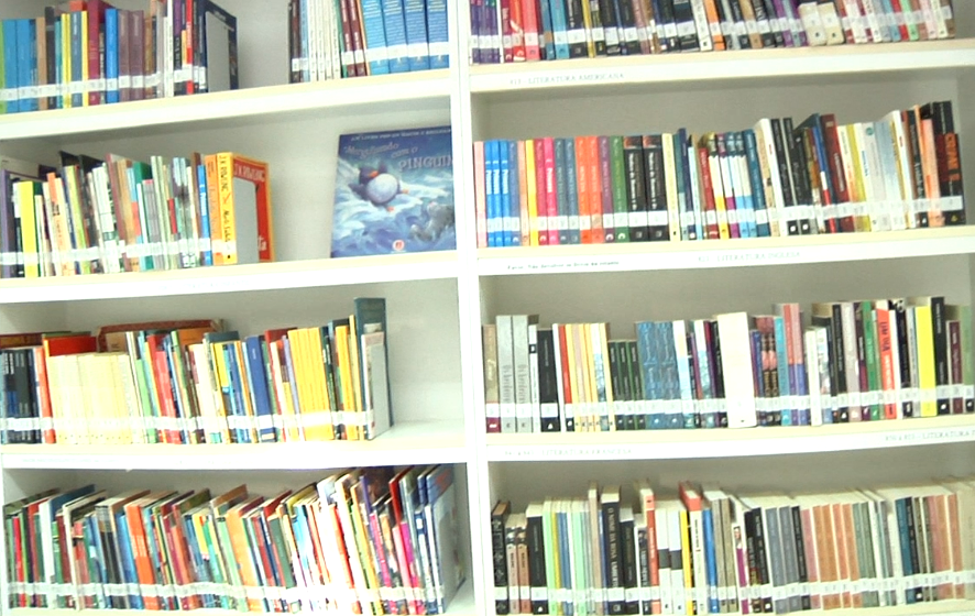 PROJETO ‘BIBLIOTECA EM MOVIMENTO’ INCENTIVA CRIANÇAS A LEITURA NO LAR PARANÁ PROJETO ‘BIBLIOTECA EM MOVIMENTO’ INCENTIVA CRIANÇAS A LEITURA NO LAR PARANÁ