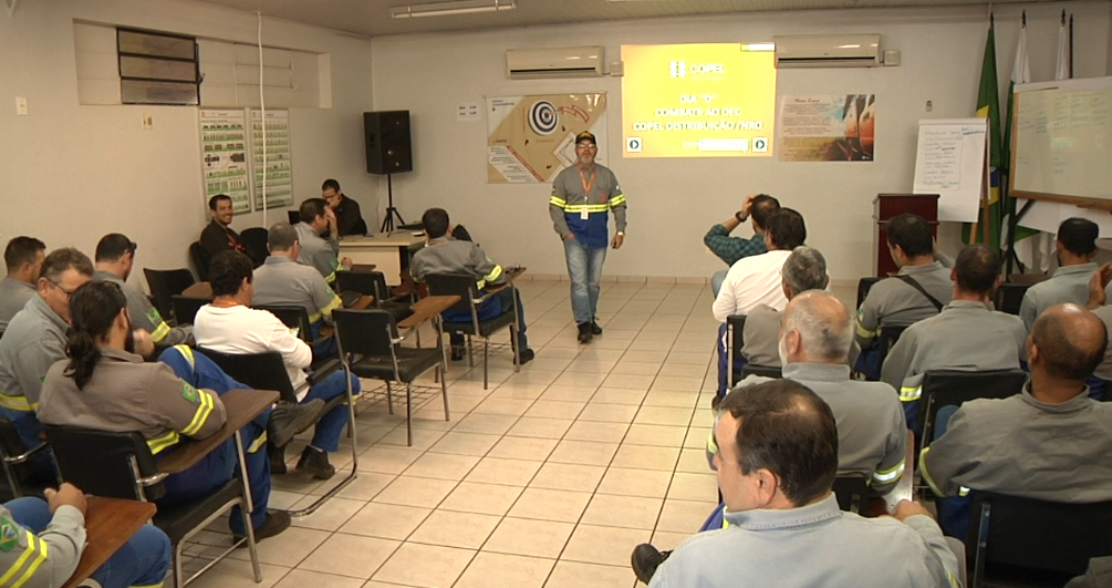 COPEL REALIZOU NESTE SÁBADO MUTIRÃO DE COMBATE A FALTA DE ENERGIA ELÉTRICA COPEL REALIZOU NESTE SÁBADO MUTIRÃO DE COMBATE A FALTA DE ENERGIA ELÉTRICA