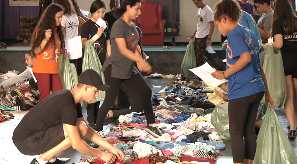 SOU ARTE PROMOVE BAZAR SOLIDÁRIO COM CENTENAS DE PEÇAS DOADAS SOU ARTE PROMOVE BAZAR SOLIDÁRIO COM CENTENAS DE PEÇAS DOADAS
