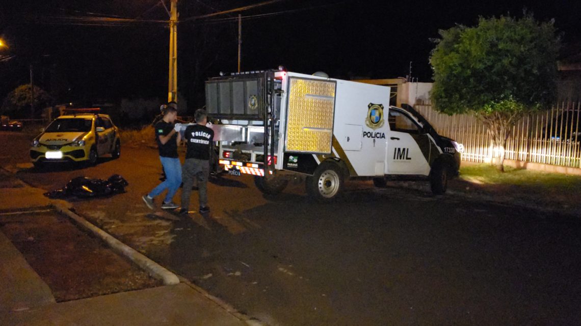 Homem morre após furtar motocicleta e trocar tiros com policial Homem morre após furtar motocicleta e trocar tiros com policial