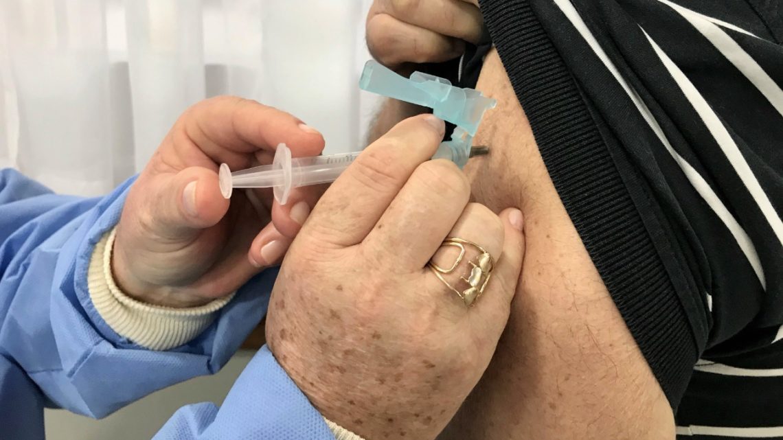 113 mil pessoas já foram vacinadas no Paraná, de acordo com Balanço da Saúde 113 mil pessoas já foram vacinadas no Paraná, de acordo com Balanço da Saúde